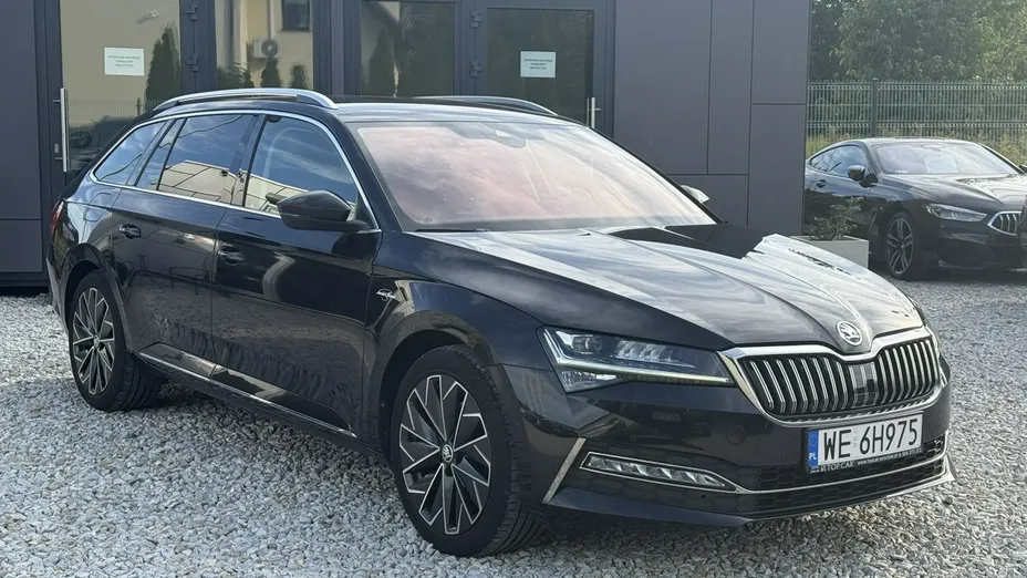 SKODA Superb -