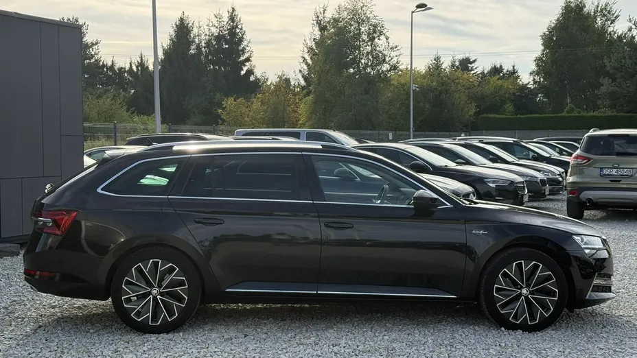 SKODA Superb -