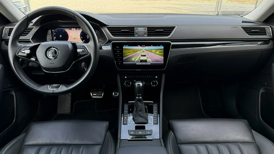 SKODA Superb -