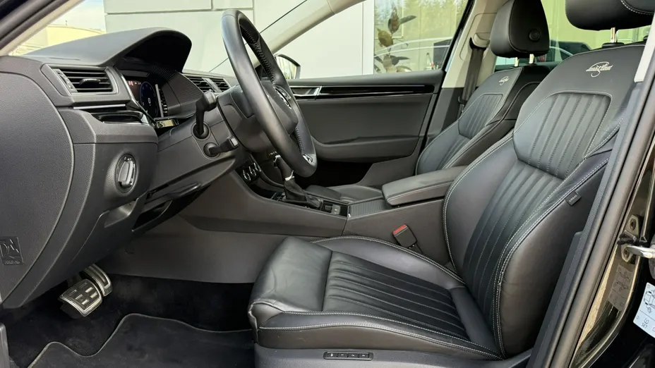 SKODA Superb -