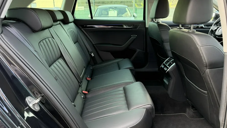 SKODA Superb -