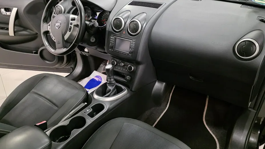 NISSAN Qashqai -