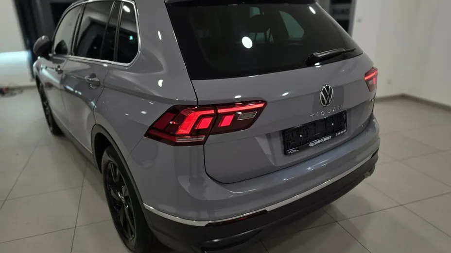 VOLKSWAGEN Tiguan -
