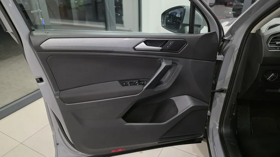 VOLKSWAGEN Tiguan -