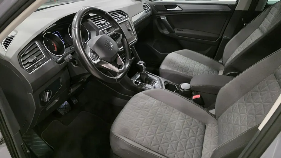 VOLKSWAGEN Tiguan -