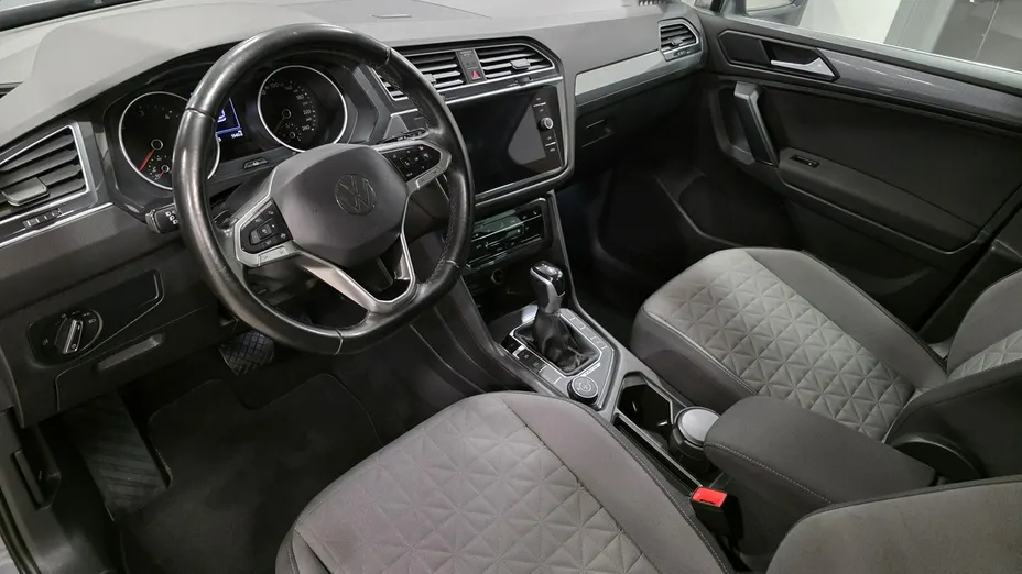 VOLKSWAGEN Tiguan -
