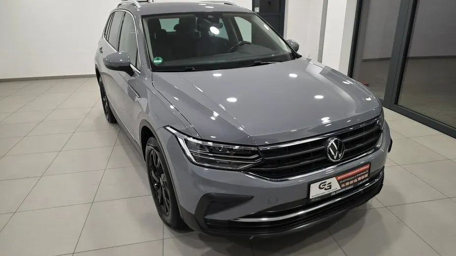 VOLKSWAGEN Tiguan -