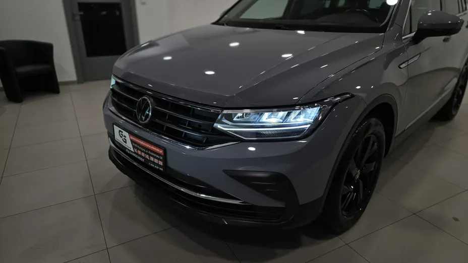 VOLKSWAGEN Tiguan -