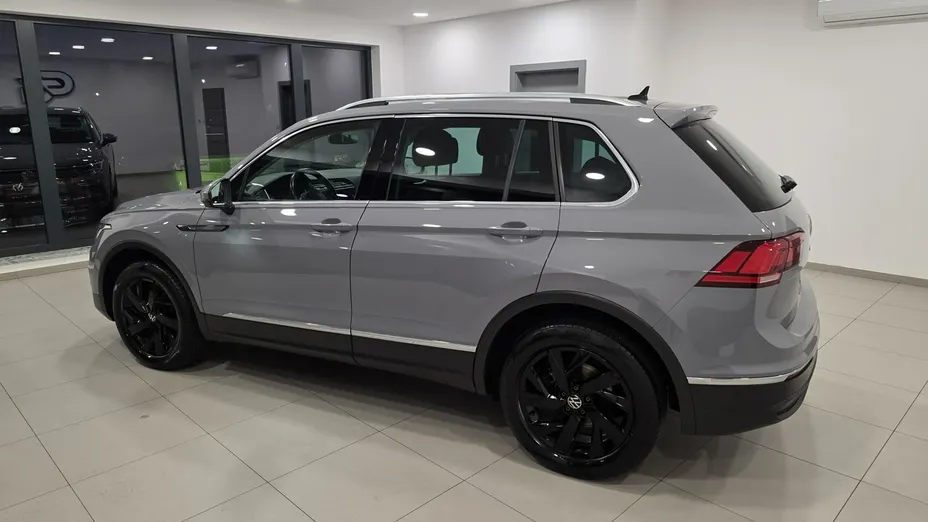 VOLKSWAGEN Tiguan -