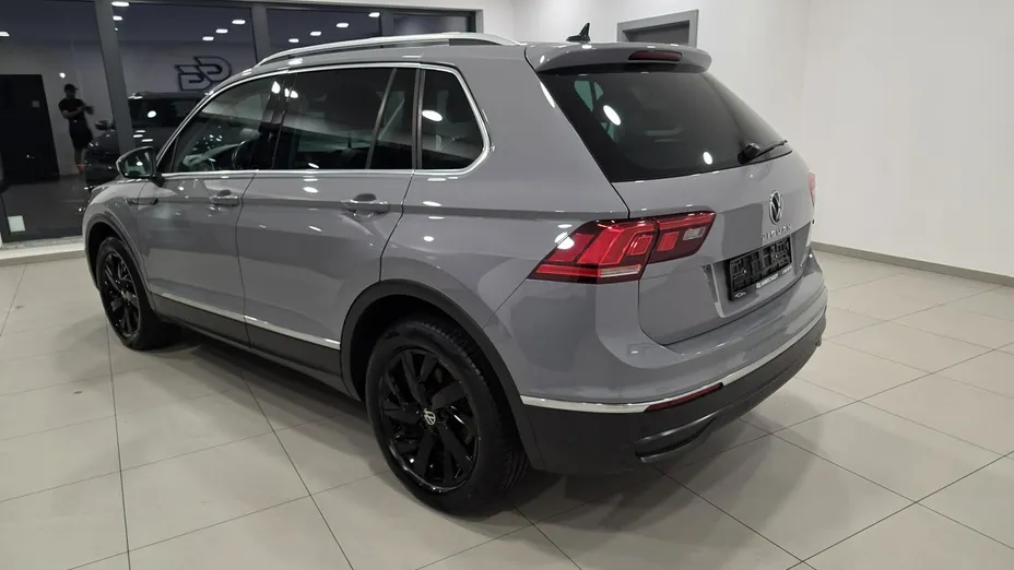 VOLKSWAGEN Tiguan -