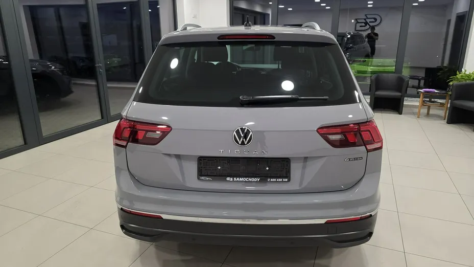 VOLKSWAGEN Tiguan -
