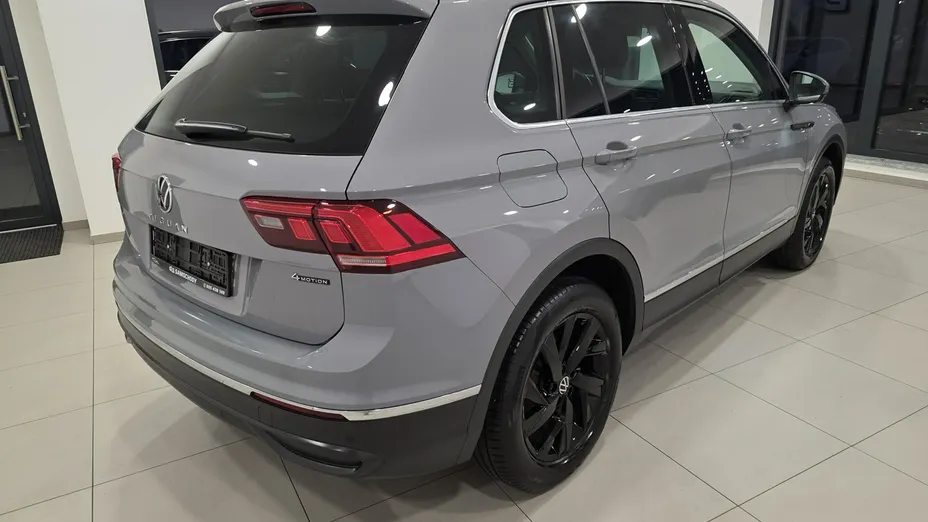 VOLKSWAGEN Tiguan -