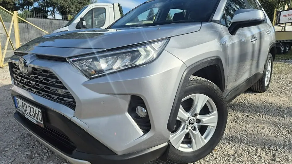 TOYOTA RAV4 -