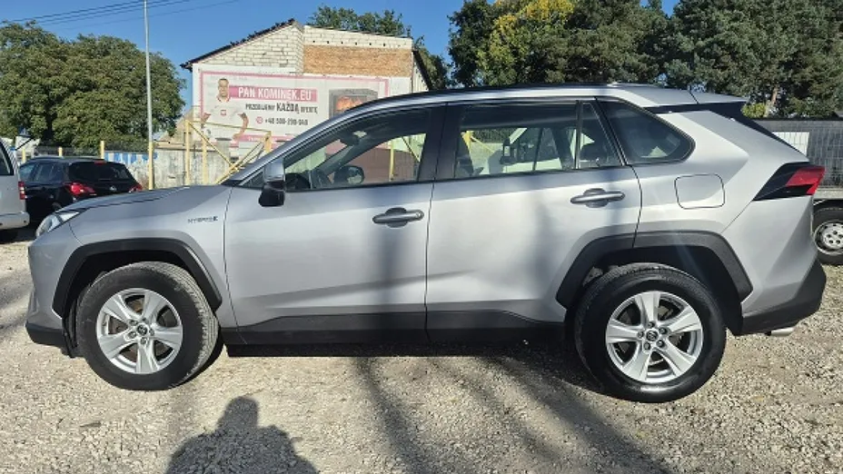 TOYOTA RAV4 -