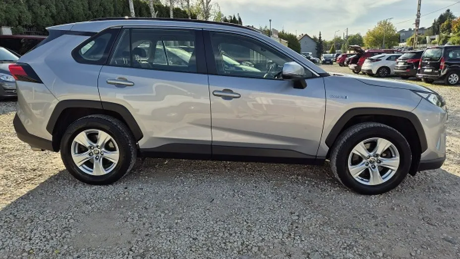 TOYOTA RAV4 -