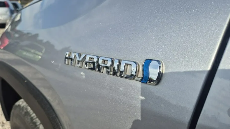 TOYOTA RAV4 -