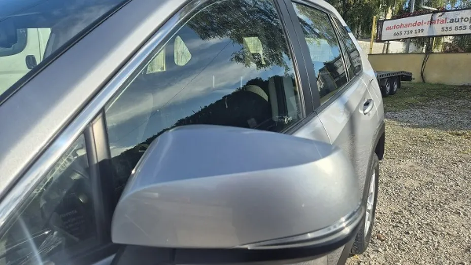 TOYOTA RAV4 -