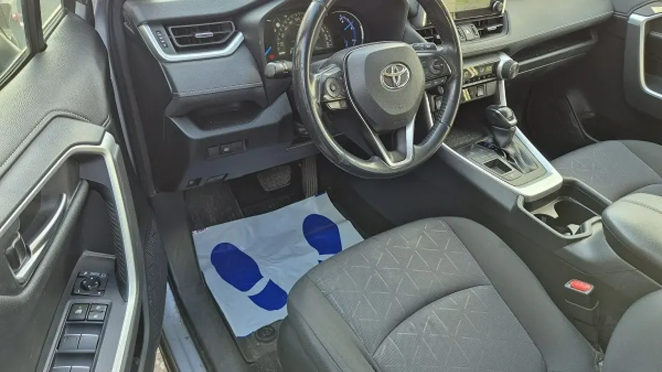 TOYOTA RAV4 -