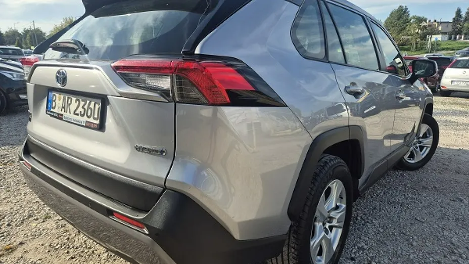 TOYOTA RAV4 -