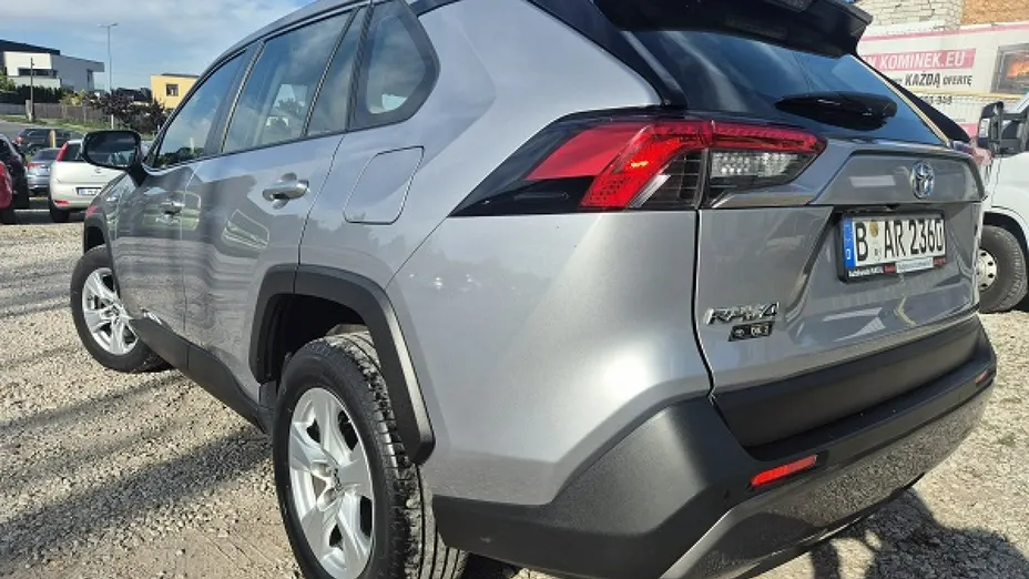 TOYOTA RAV4 -