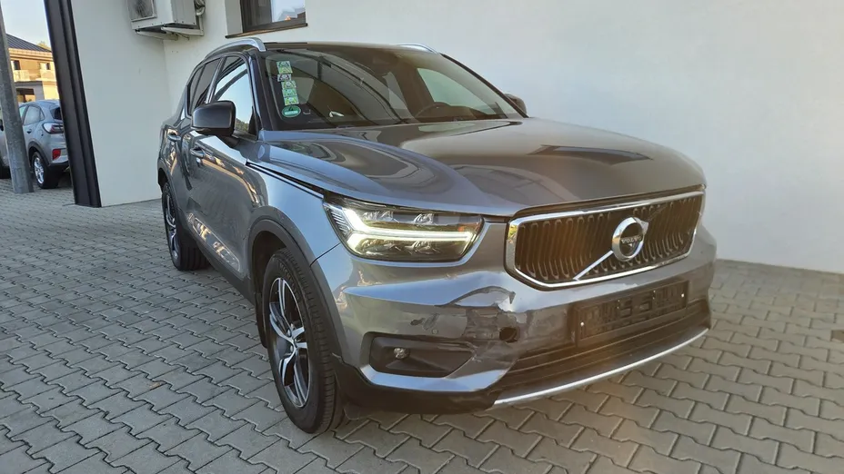 VOLVO XC40 -