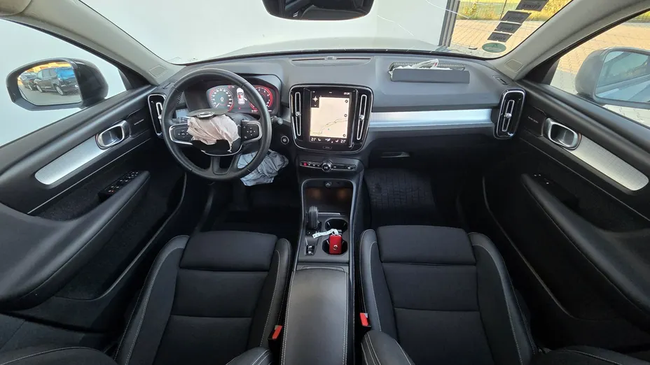 VOLVO XC40 -
