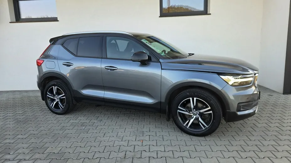 VOLVO XC40 -