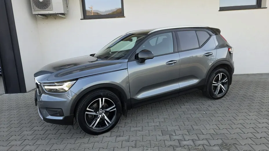 VOLVO XC40 -