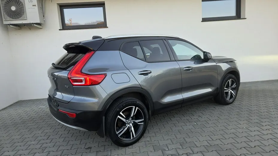 VOLVO XC40 -