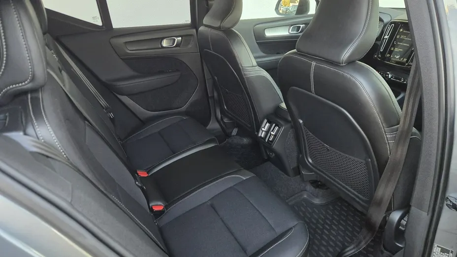 VOLVO XC40 -