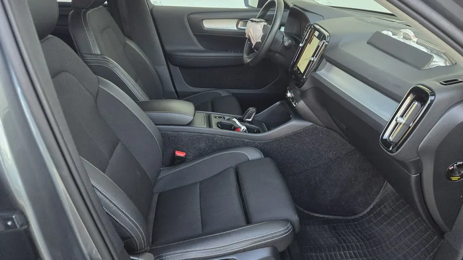 VOLVO XC40 -