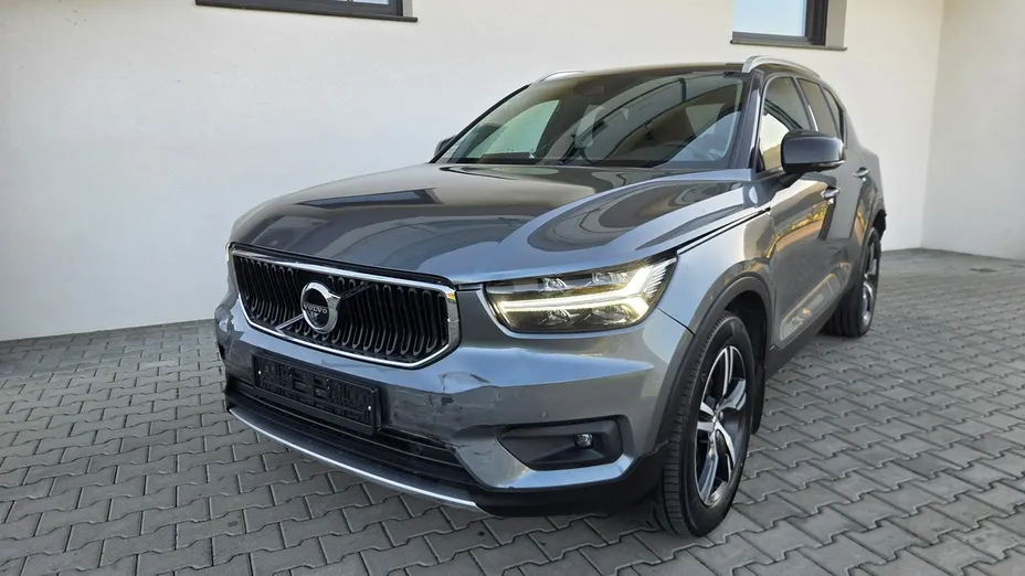 VOLVO XC40 -