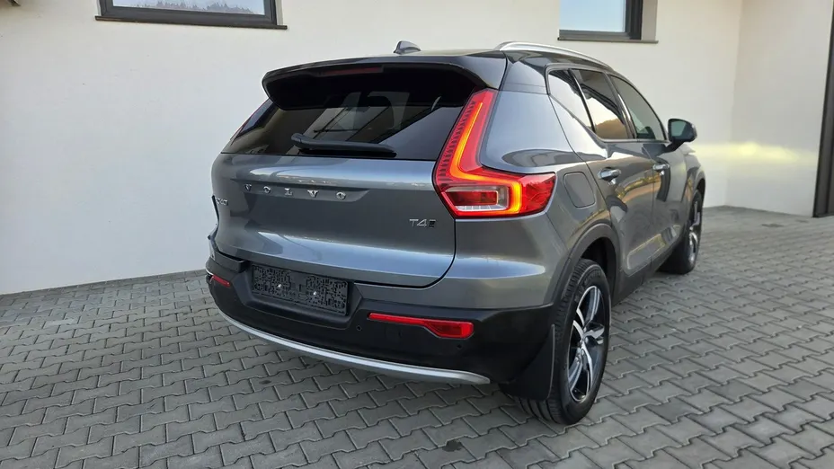 VOLVO XC40 -