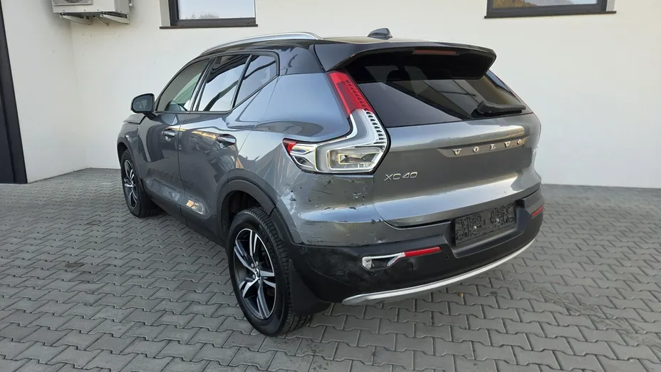 VOLVO XC40 -