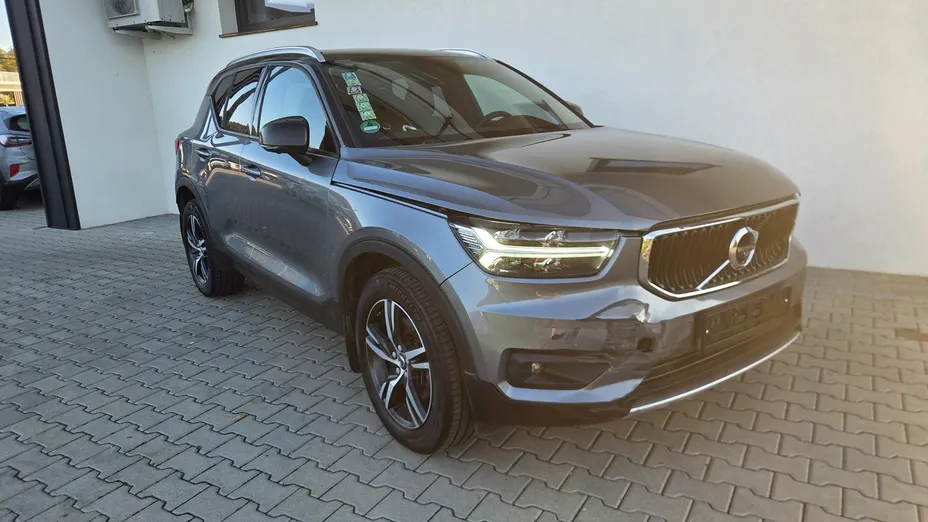 VOLVO XC40 -