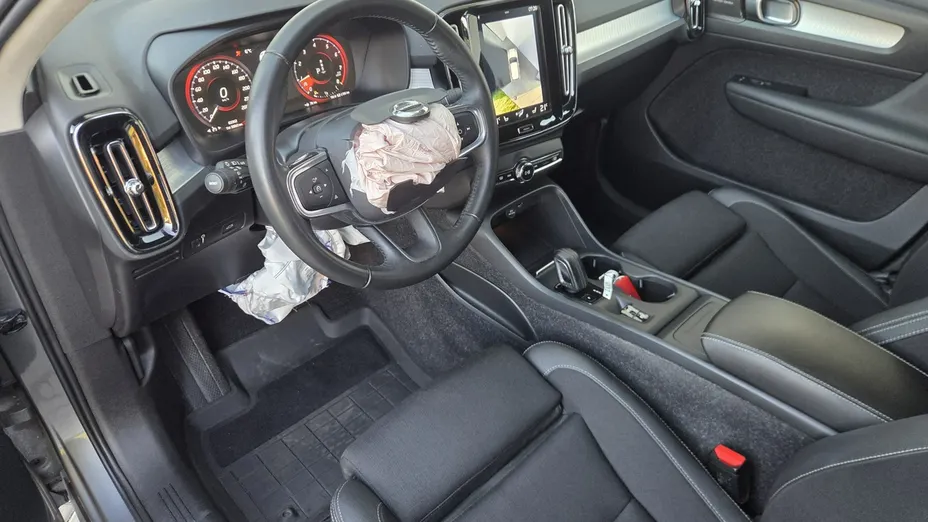 VOLVO XC40 -