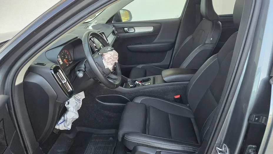 VOLVO XC40 -