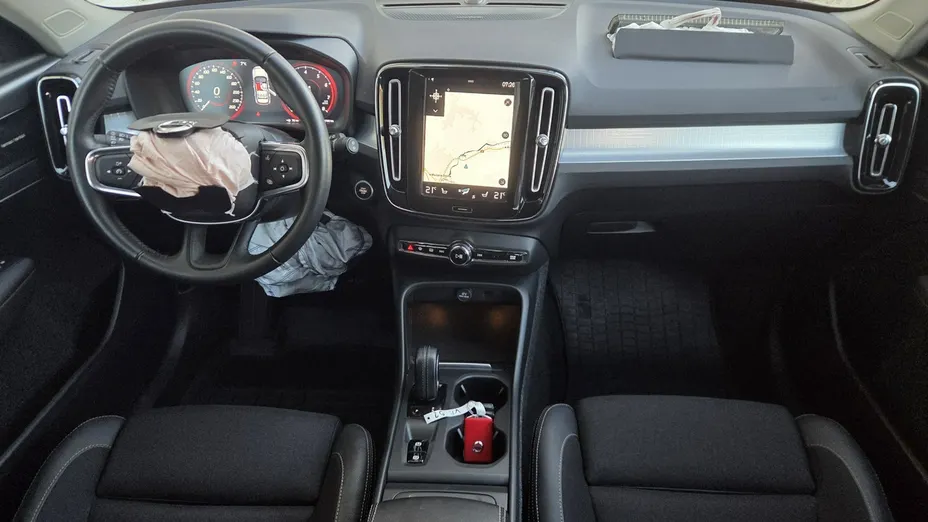 VOLVO XC40 -