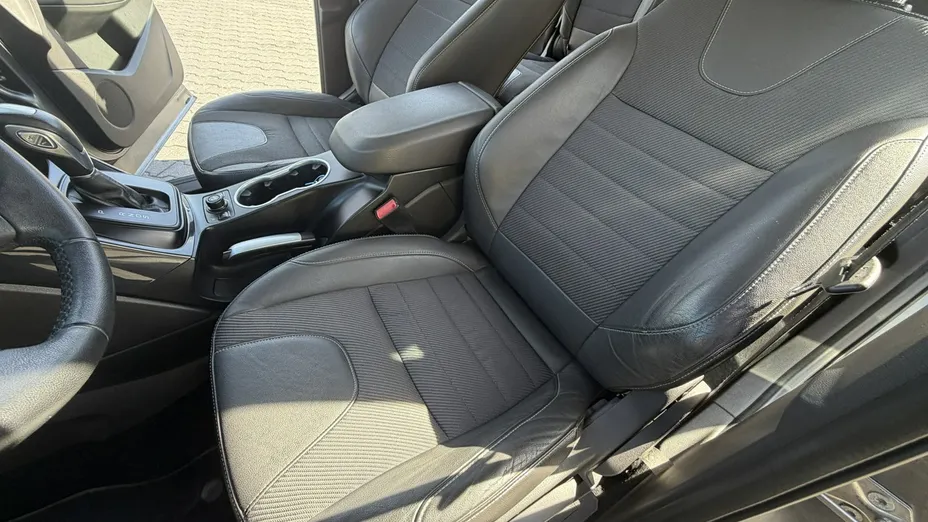 FORD Kuga -