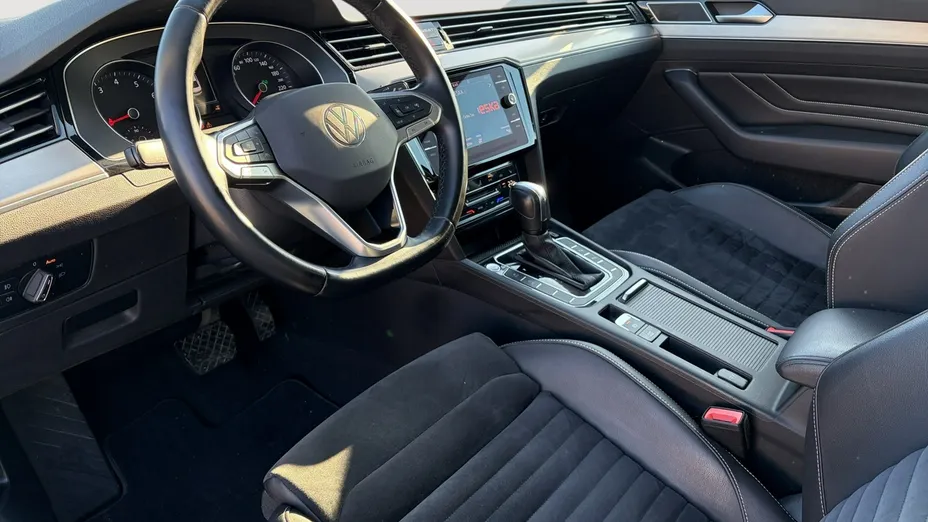 VOLKSWAGEN Passat -