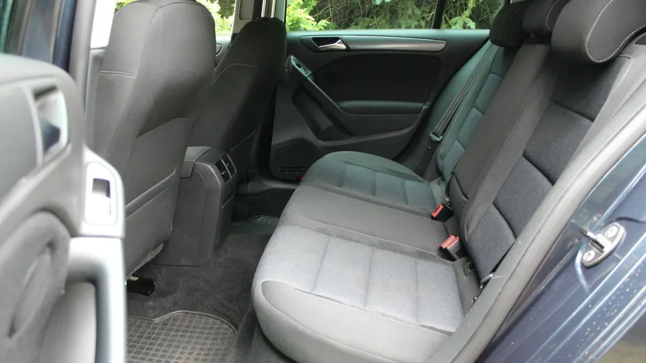 VOLKSWAGEN Golf -