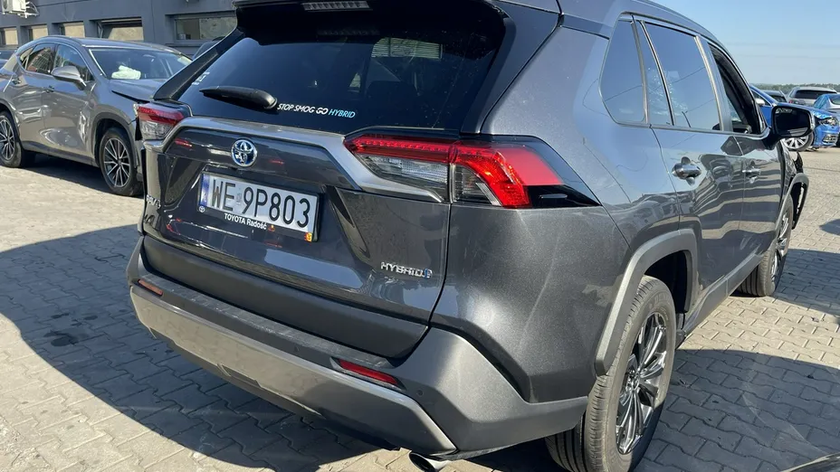 TOYOTA RAV4 -