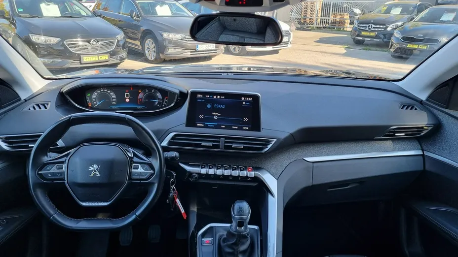 PEUGEOT 3008 -
