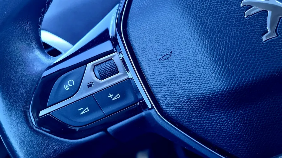 PEUGEOT 3008 -
