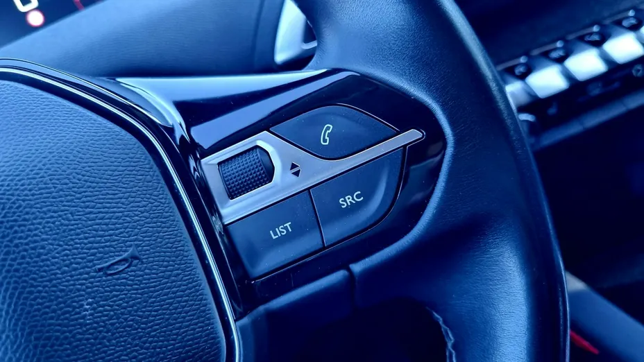 PEUGEOT 3008 -
