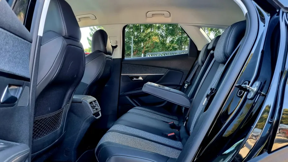 PEUGEOT 3008 -