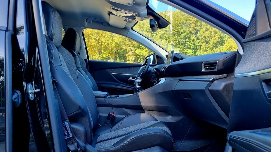 PEUGEOT 3008 -