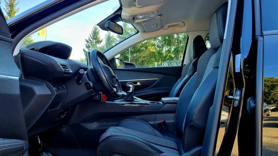 PEUGEOT 3008 -