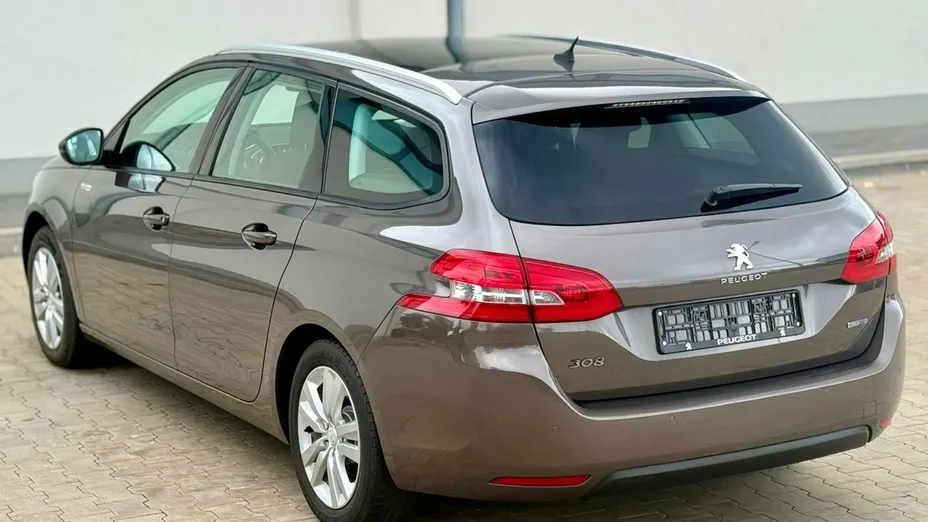 PEUGEOT 308 -
