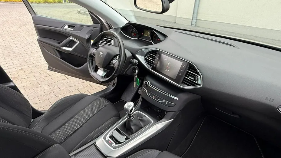 PEUGEOT 308 -
